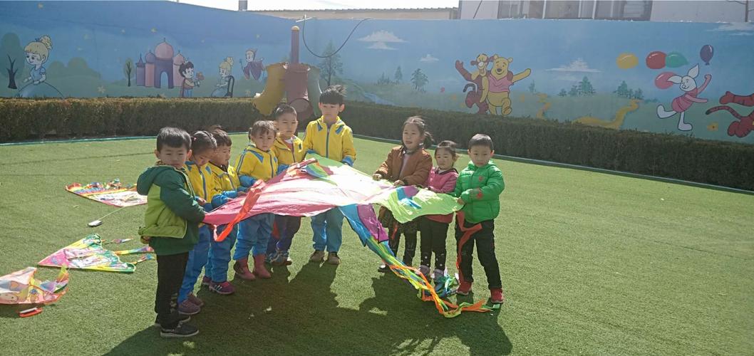 "放飞心情 拥抱春天"-乐萌幼儿园放风筝活动 - 美篇
