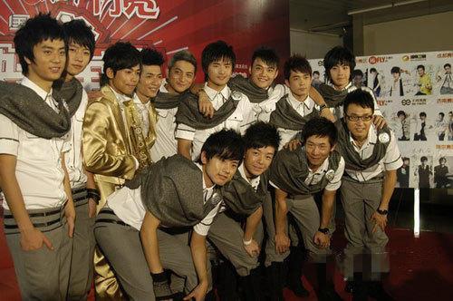 快男王铮亮在微博晒出2007《快乐男声》群聊天记录怀念10年前的总决赛