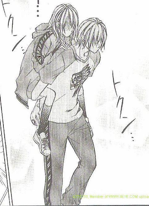 走路时男生碰女生背 (第1页)