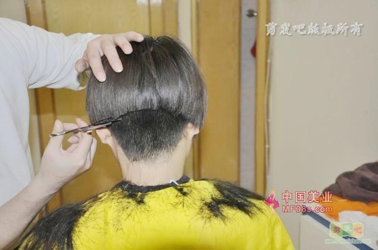 大姑娘无奈剪成男人头