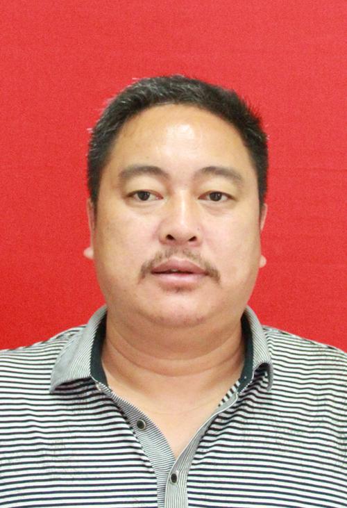 (c01)向春辉,男,1973年9月出生,古丈县古阳镇茶叶专业村—树