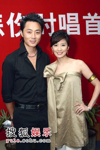 贾静雯与沈晓海出席《悲伤时唱首歌》发布会