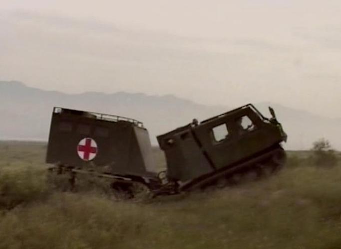 解放军全地形履带救护车曝光