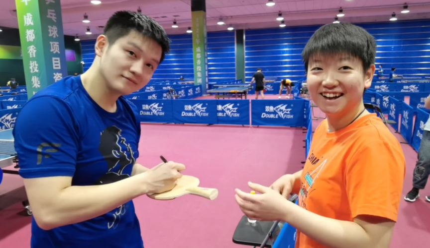 许昕只打一项还因伤退赛!孙颖莎找樊振东要签名,笑言自己是迷妹