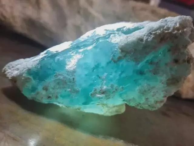 翡翠"玻璃种"原石