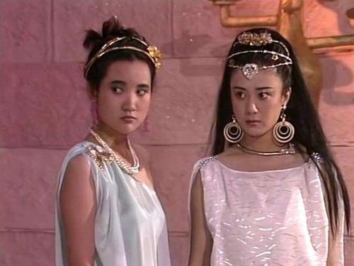 90版《封神榜》:"妲己"傅艺伟穿太少,男主自曝不敢正