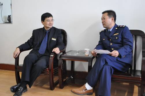丁华虎深入企业调研
