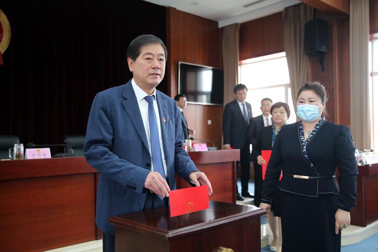 延吉市第十八届人大常委会召开第三十三次会议