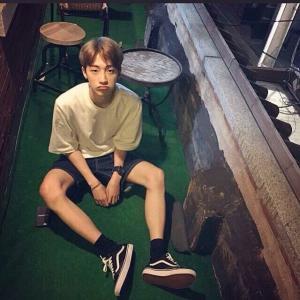 qq头像男生长腿