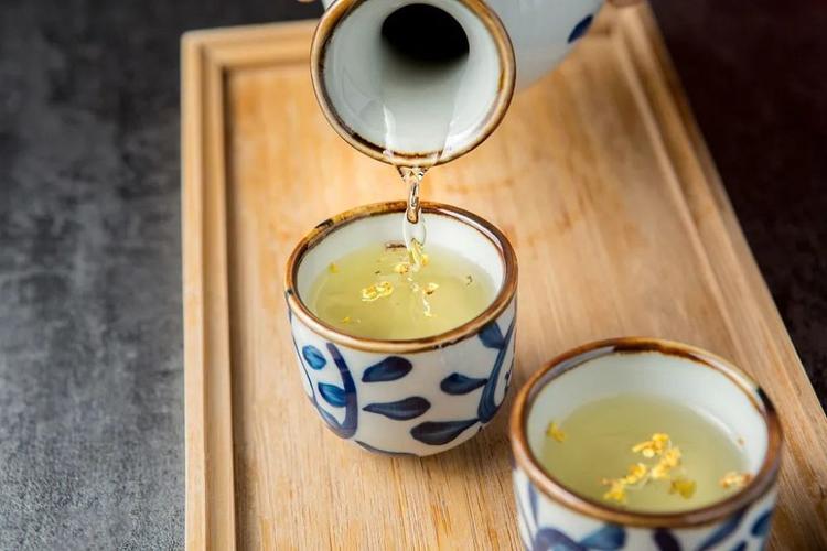 古人认为桂花酒有"饮之寿千年"的功效.