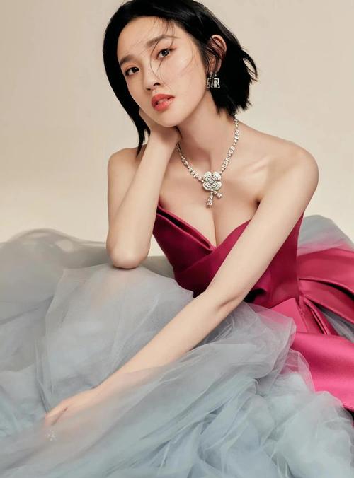 唐艺昕性感写真释出