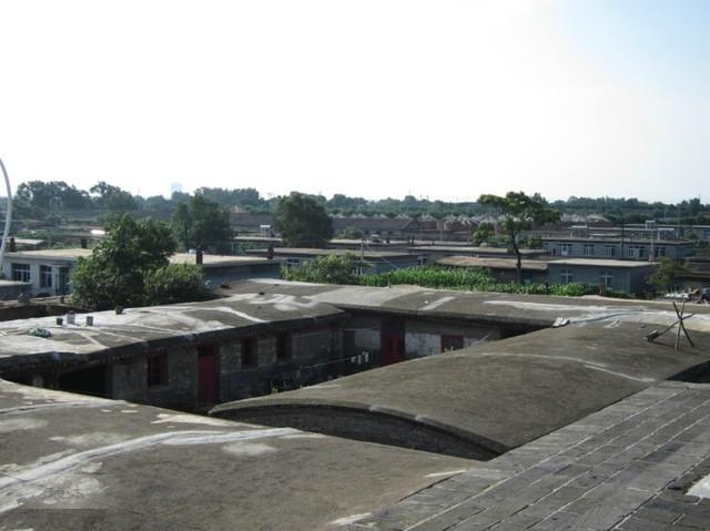 不过,在起脊建筑上使用灰顶,大多只是局部使用.