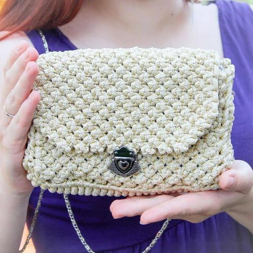 编包包可以用各种不同的线材,如彩色的棉线,空心线,麻绳,蜡线玉线