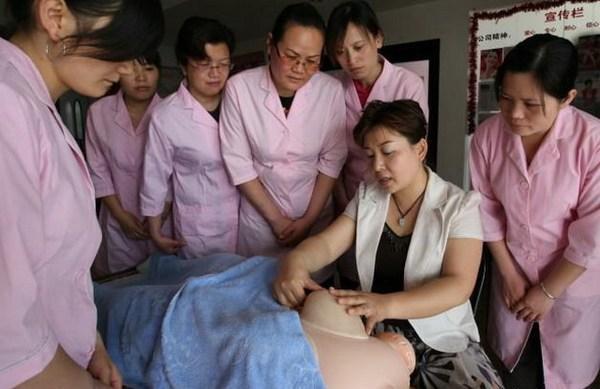 武汉催乳市场鱼目混杂 消费者须关注催乳师从业资格