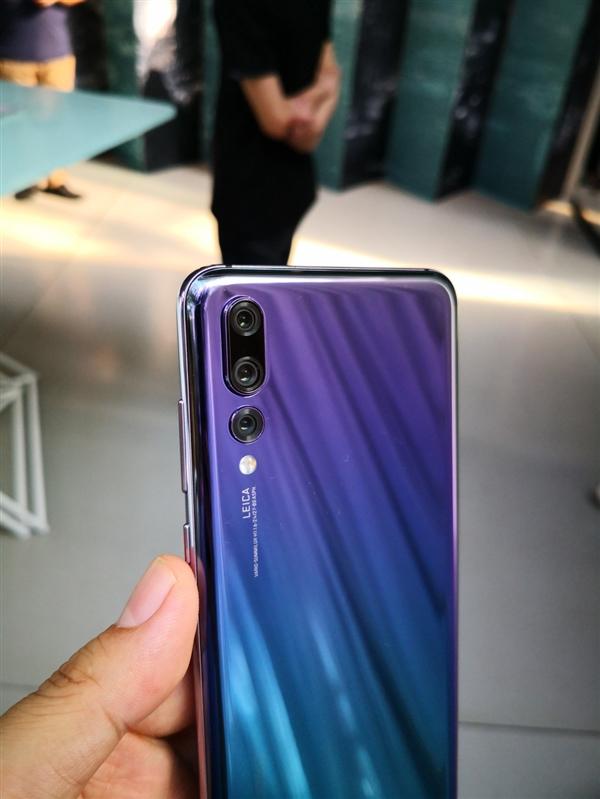 6288元华为p20系列新配色上手真皮材质触感细腻