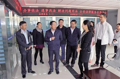 海西州委副书记,政法委书记王敬斋在德令哈市检查指导政法工作