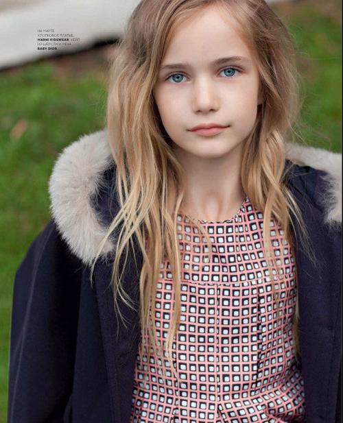 好美的金发碧眼俄罗斯小姑娘