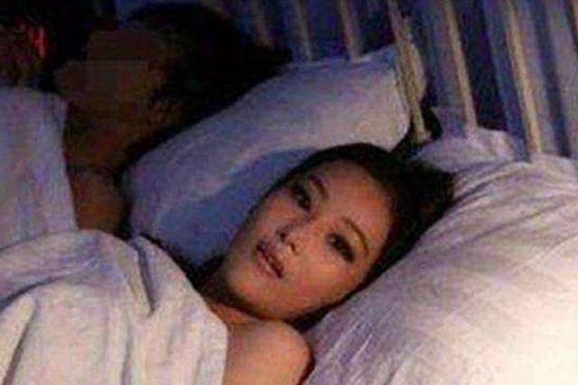 张馨予晒和李晨昔日亲密照第一张就让网友着魔了