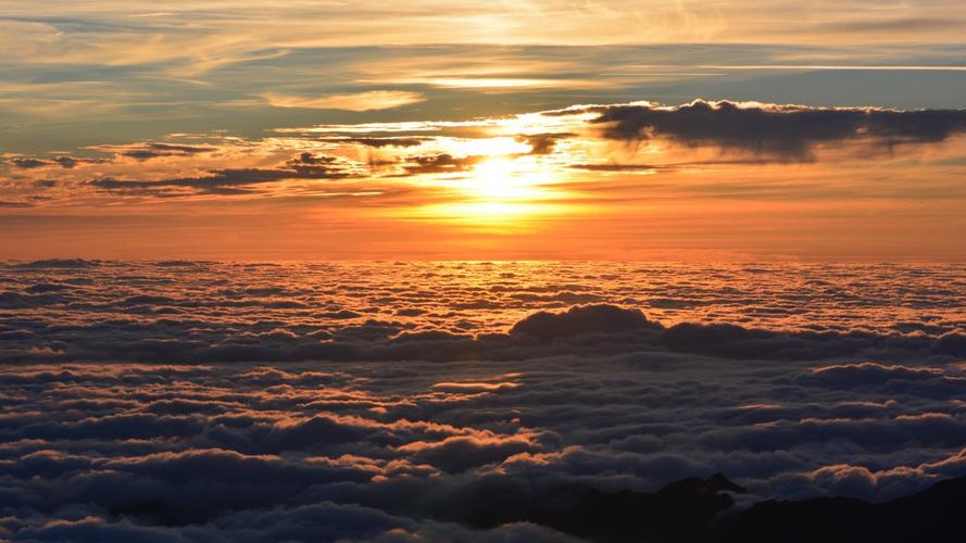 壁纸分辨率:(5120x2880)) 上一组图 下一组图 同类日出日落壁纸