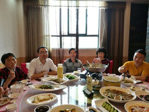 五一节家人团聚,幸福满满!