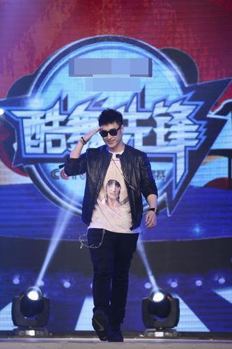 > 正文   新浪娱乐讯 目前正积极筹备个人演唱会的潘玮柏[微博]忙里