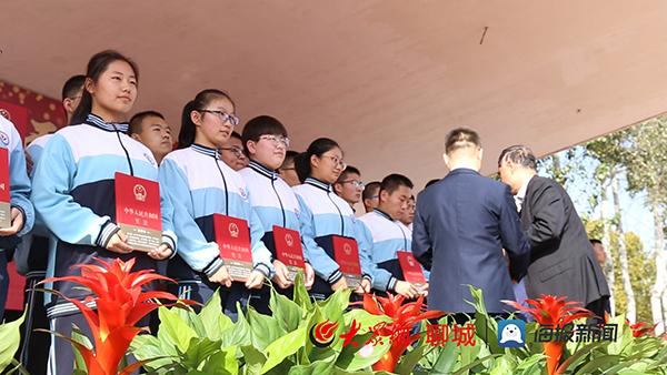 聊城三中举行2020届高三学生成人礼暨高考誓师大会