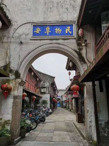 推开定海古城的一扇门,或许就能触摸到古城上千年历史