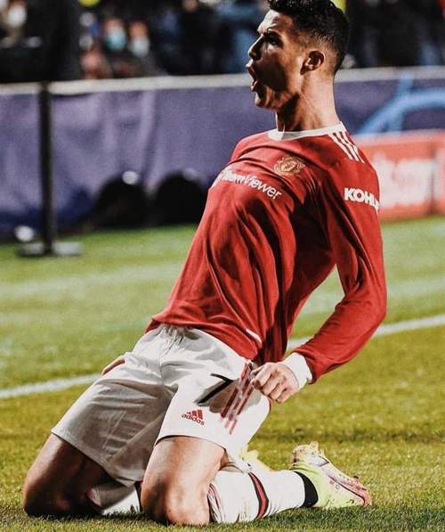 曼联22疯狂的c罗梅开二度滑跪庆祝索帅搂着c罗喜笑颜开