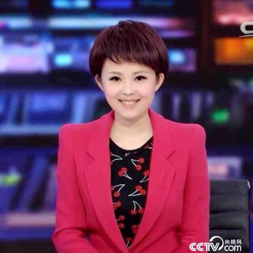 cctv4美女主持人叫什么名字