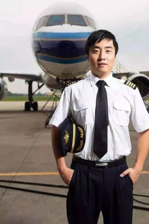 比起王宝强离婚,这位中国机长的行为才应该上头条!