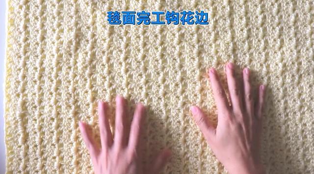 适合新手钩织的毛毯就是它,如果你喜欢,针法不熟练就从这条毛毯开始钩