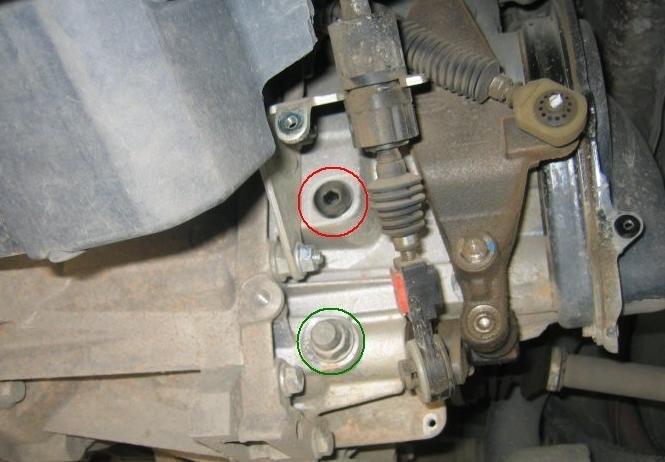 福克斯手动变速箱加油口在哪