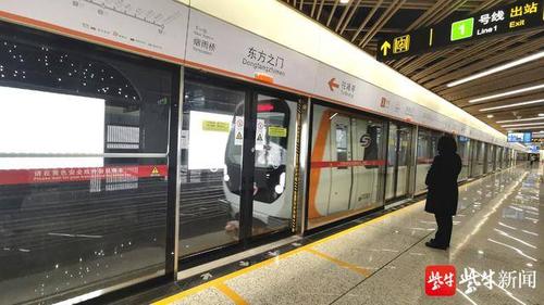 苏州轨道交通3号线迎来首批客人 建设者及家属和沿线居民代表率先试乘