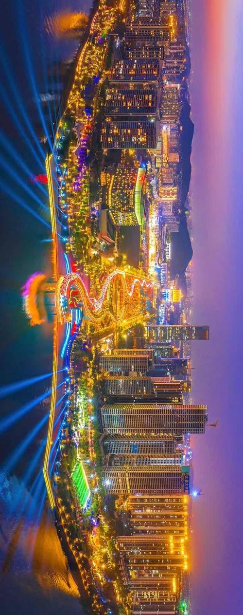 ▼顺德中心城区新地标——德胜新城中轴线景观"金凤凰"