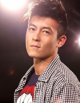 陈冠希亮相仍戴订情手环 称挂念旧爱杨永晴