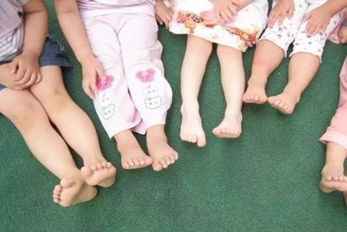 孩子为何喜欢当"赤脚大仙"?别急着阻拦,光脚的好处你有所不知