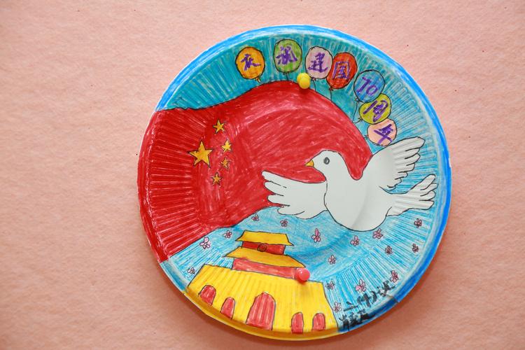 共抒爱国情 写美篇     "今天是你的生日我的中国,清晨我放飞一群白鸽