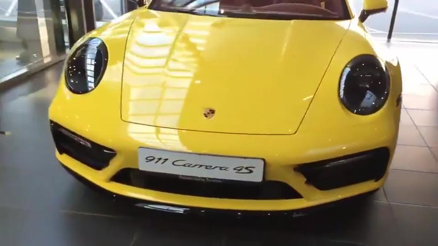 跑车鉴赏,实拍2022款保时捷911carrera4s,太酷了!