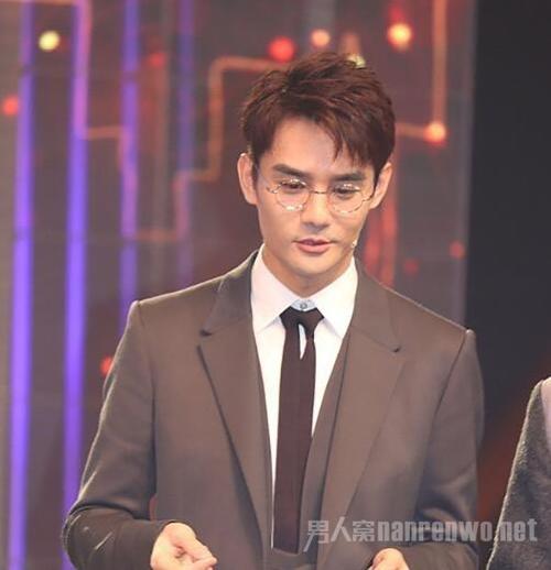 4三七偏分纹理烫短发