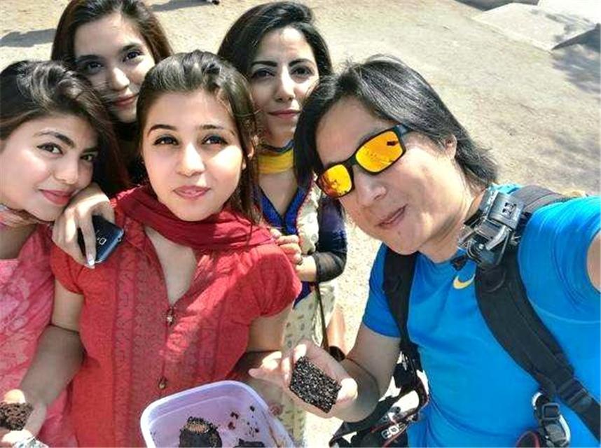 日本游客在巴基斯坦购物,说了6个字,巴基斯坦的人眼睛都亮了