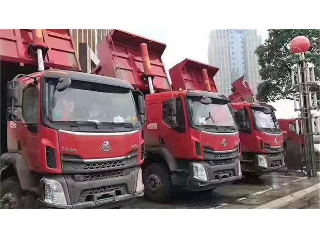 东风柳汽 乘龙 前四后四自卸车 220马力