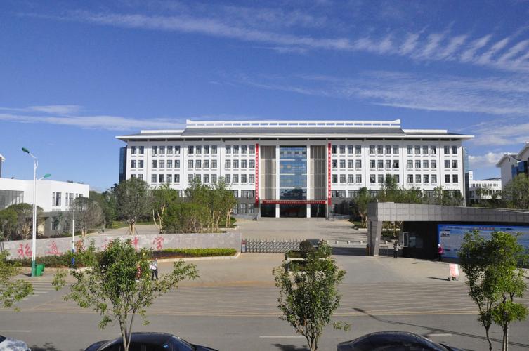 2018年昭通市民族中学高一新生入学须知及录取名册