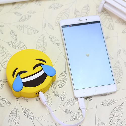 提卡欧数码恶搞可爱充电宝创意趣味飞吻便便塑胶移动电源迷你男女