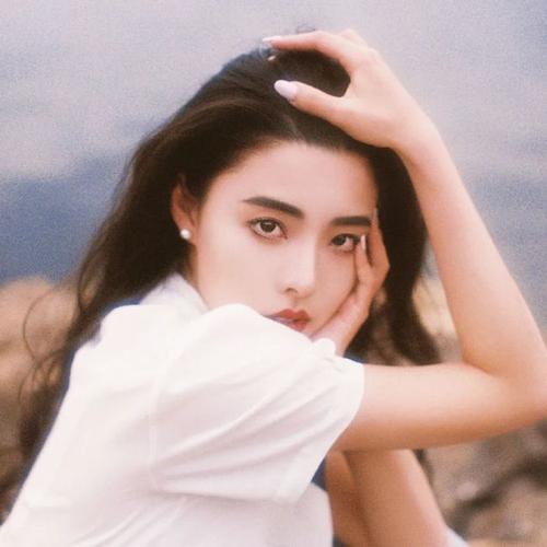 高级感十足的港风头像丨有美人兮,见之不忘