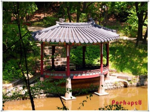 亭,是中国园林中不可缺少的一种建筑,圆顶无墙,造型小巧,是园林旅游的