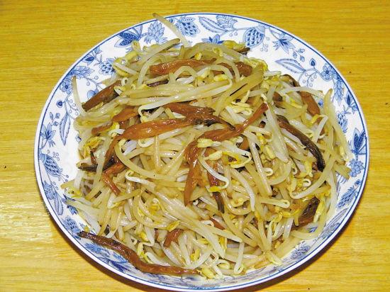 金针菜炒绿豆芽