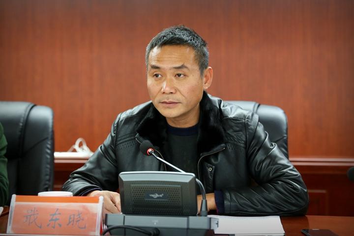 戢东晓