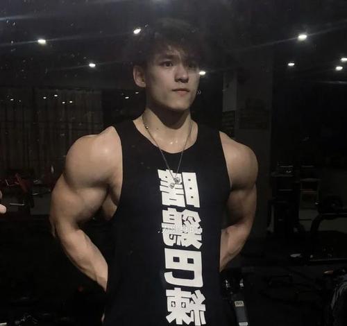 23岁小鲜肉练成肌肉巨无霸,8块腹肌公狗腰,是否让你