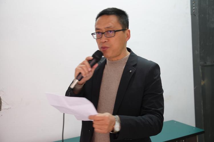 携手共进,让梦想起航——安义中学召开家长会