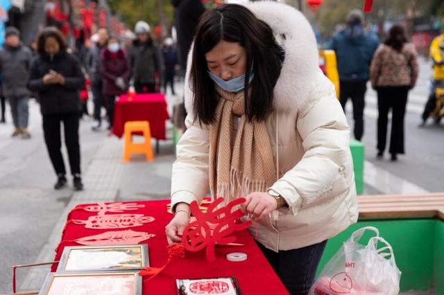 "火树银花元夕夜,彩灯万盏熠霞流".2月15日,是2022年的元宵节.